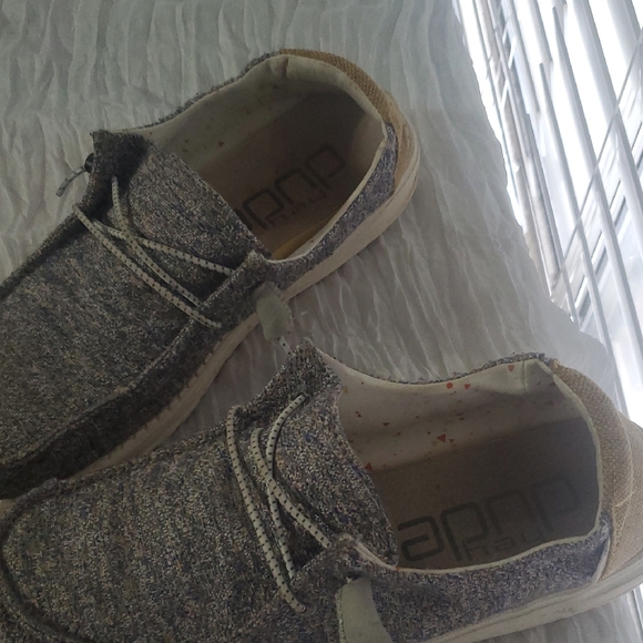 Ladies Gray Casual Shoes HeyDudes Size 8 - Picture 5 of 7